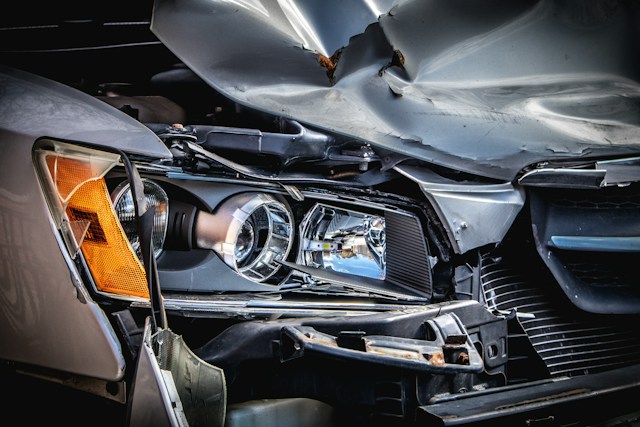 Schade aan een jonge auto: repareren, onderdelen vervangen of afscheid nemen?